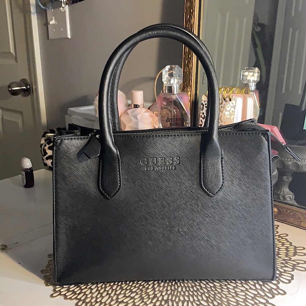 Selling a Guess tote bag with shoulder strap. Great quality. Used for one day.